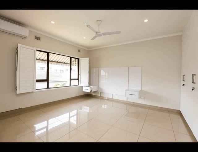 2 BEDROOM TOWNHOUSE FOR SALE IN ESSENWOOD